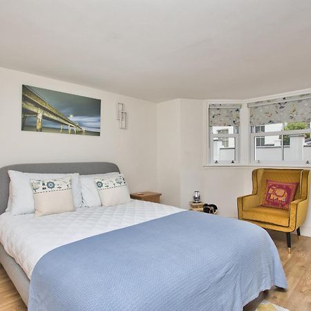 Spacious Seaside Escape In The Heart Of Deal, 4 Mins From The Beach Buitenkant foto