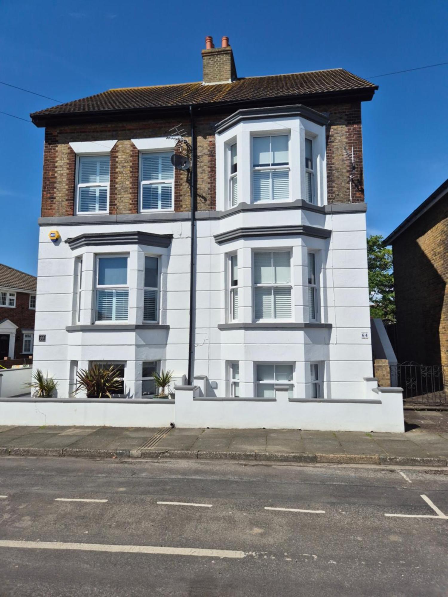 Spacious Seaside Escape In The Heart Of Deal, 4 Mins From The Beach Buitenkant foto
