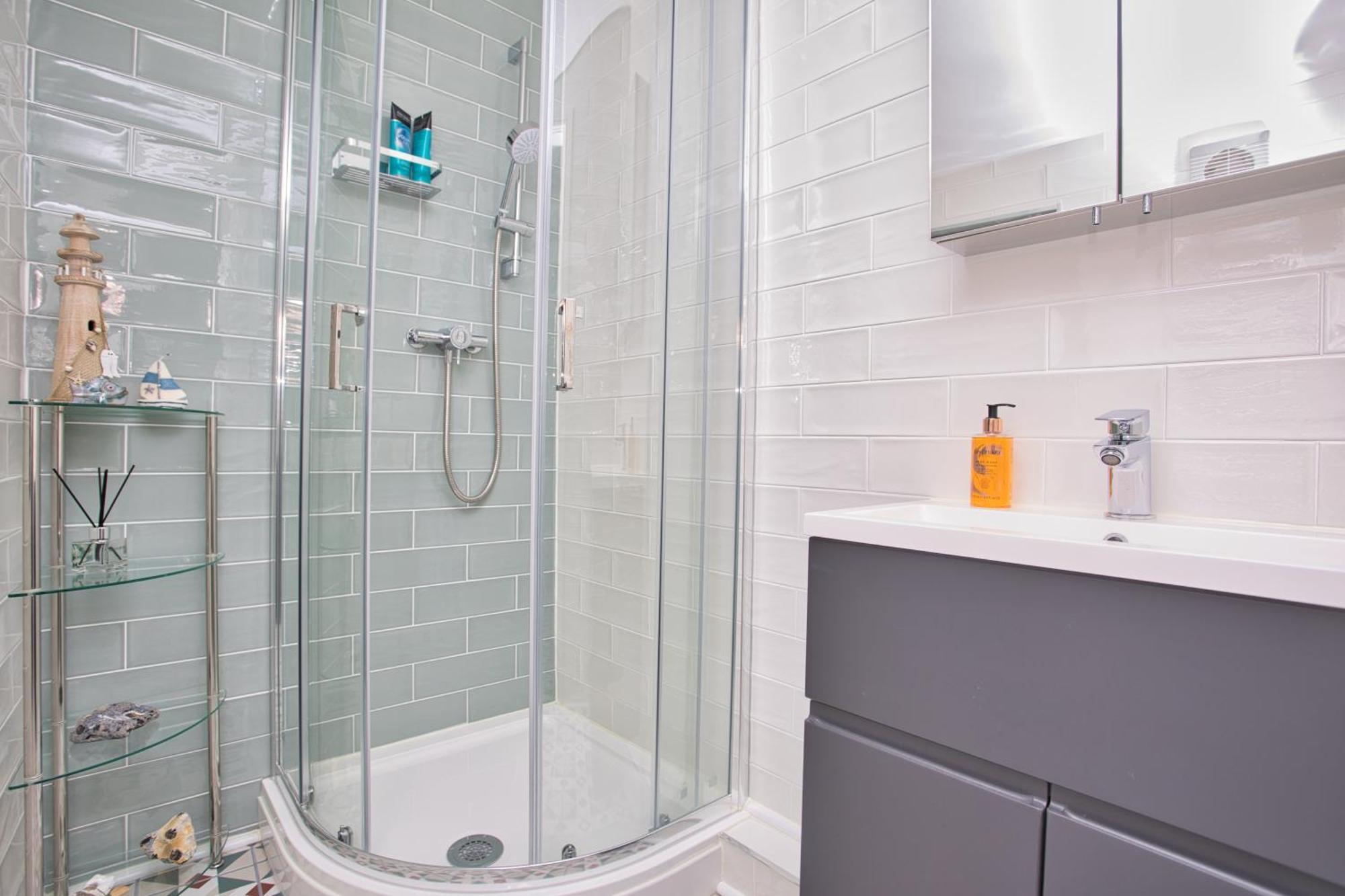 Spacious Seaside Escape In The Heart Of Deal, 4 Mins From The Beach Buitenkant foto