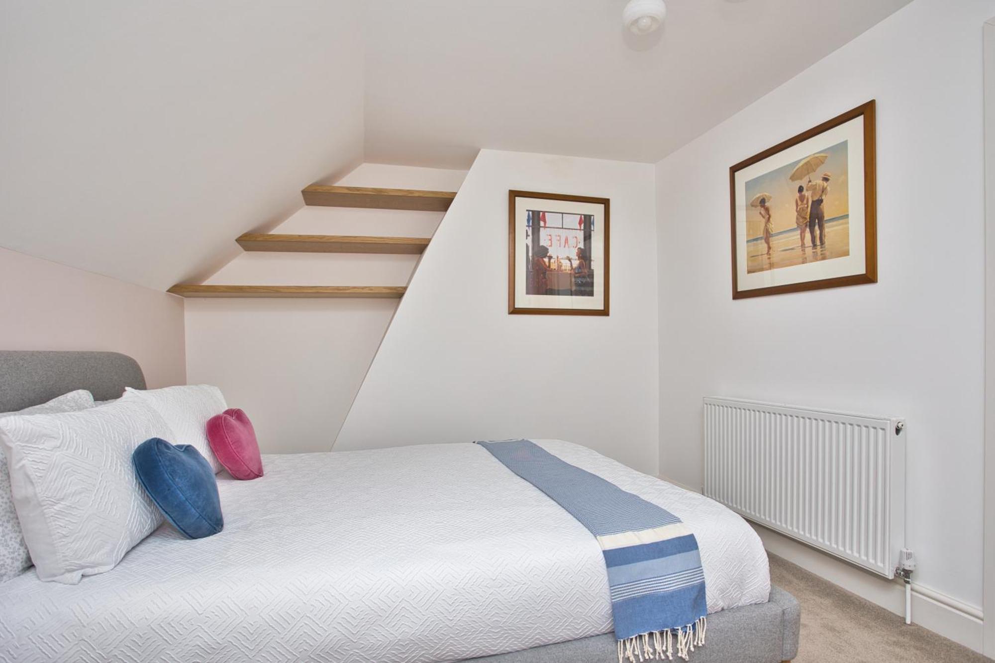 Spacious Seaside Escape In The Heart Of Deal, 4 Mins From The Beach Buitenkant foto