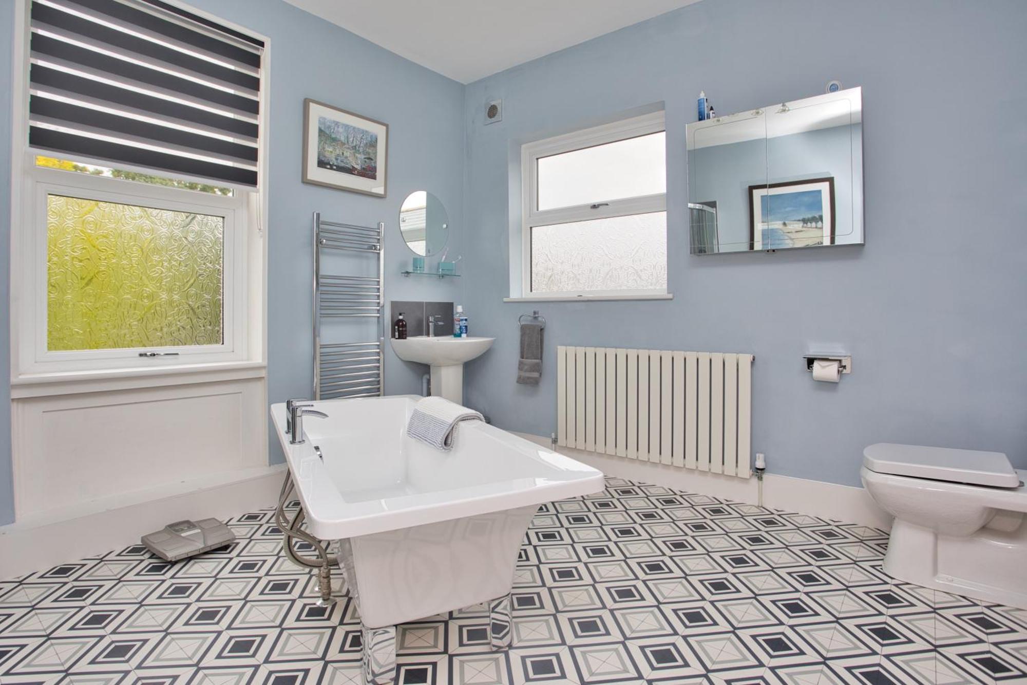 Spacious Seaside Escape In The Heart Of Deal, 4 Mins From The Beach Buitenkant foto
