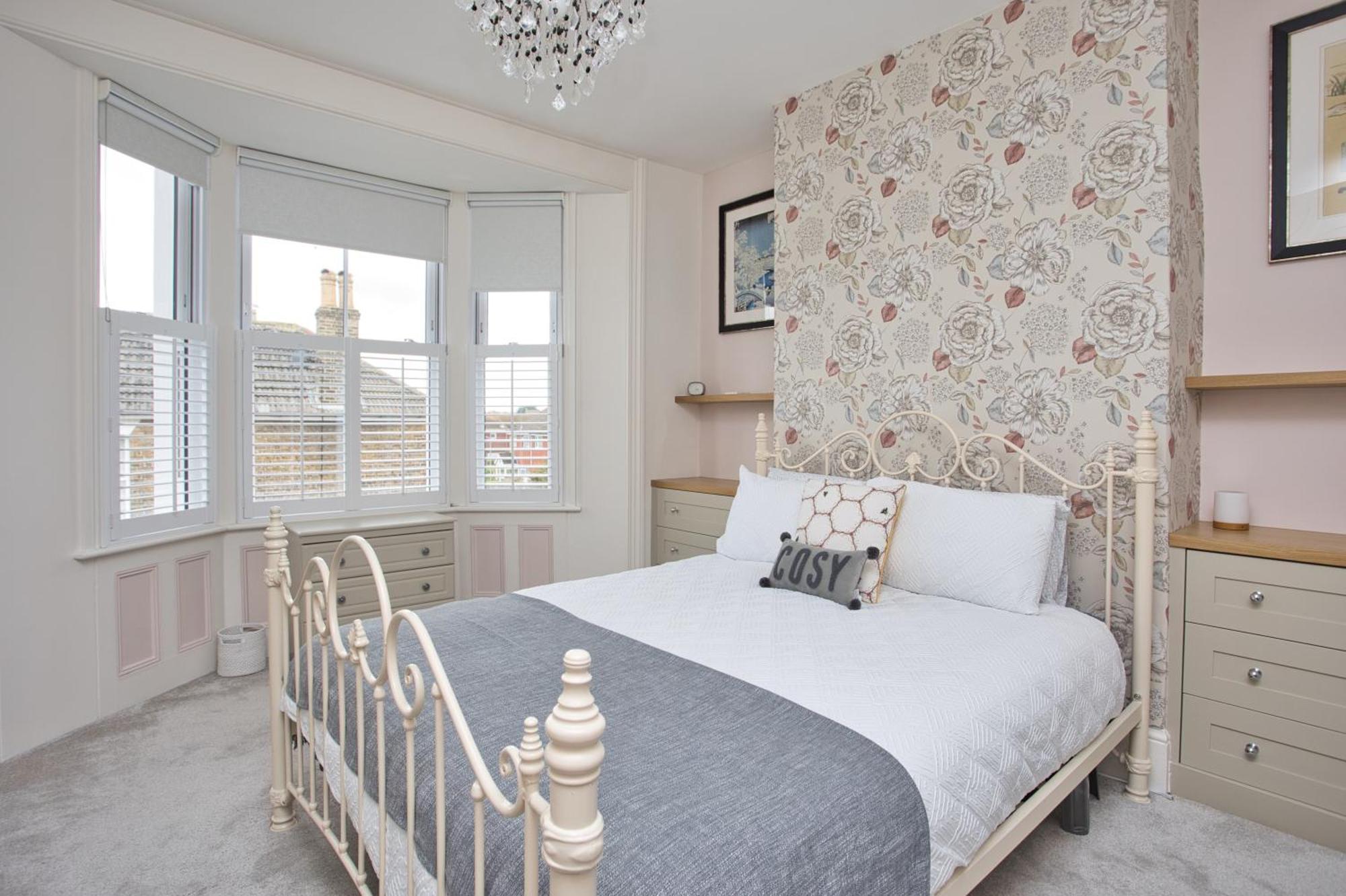 Spacious Seaside Escape In The Heart Of Deal, 4 Mins From The Beach Buitenkant foto