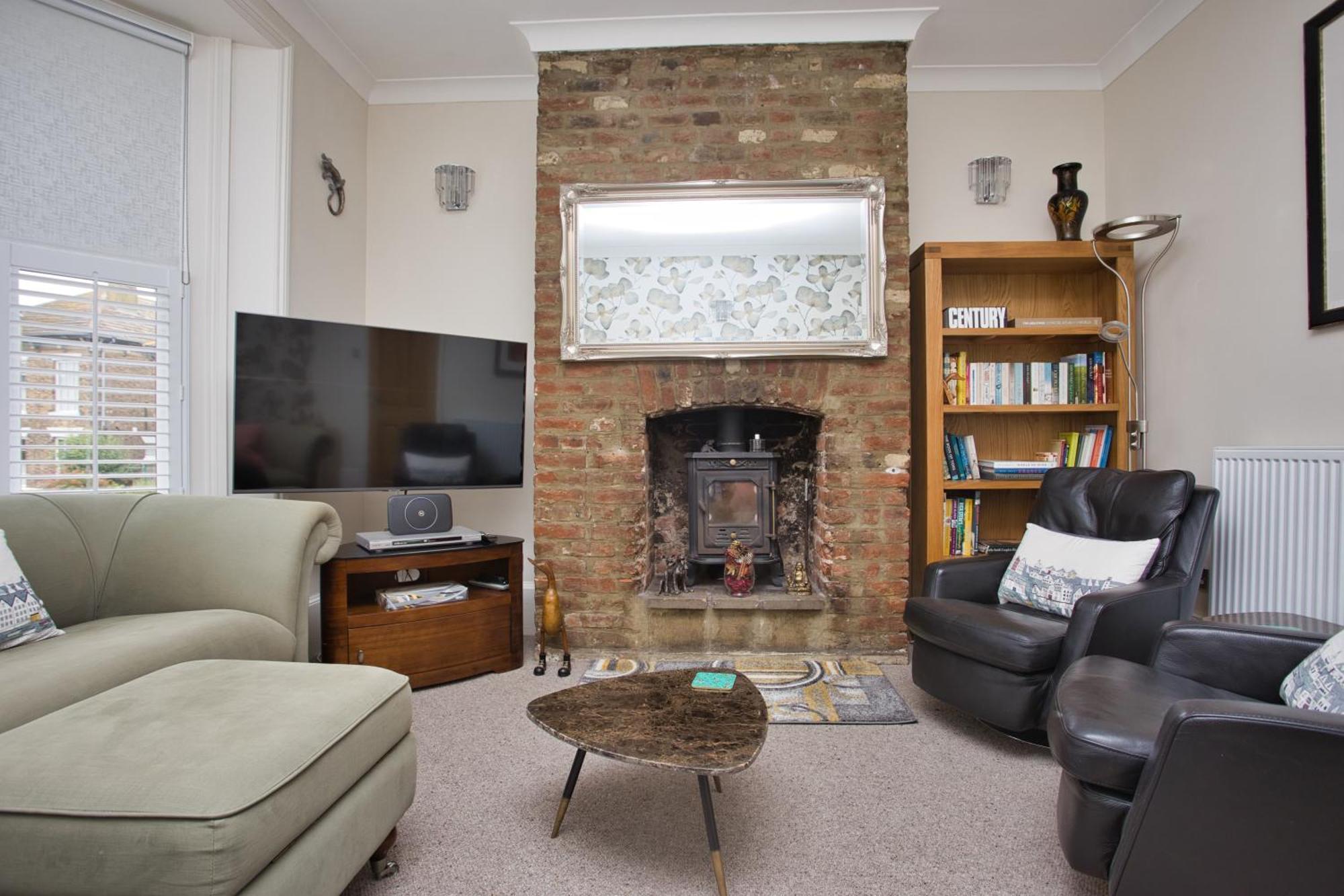 Spacious Seaside Escape In The Heart Of Deal, 4 Mins From The Beach Buitenkant foto